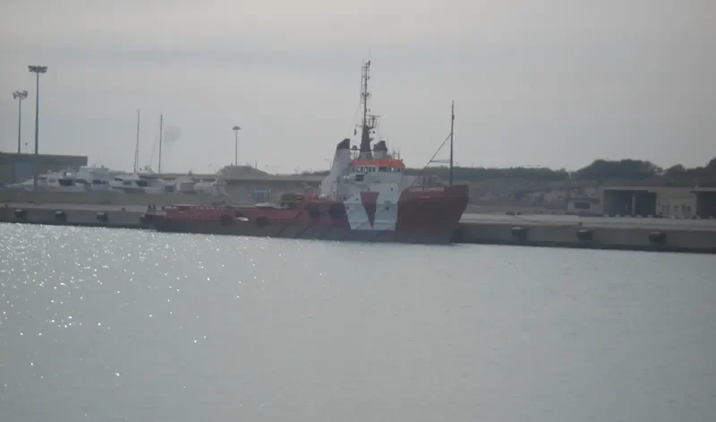 AHTS EDEN Offshore Vessel IMO 7368578 photo 3