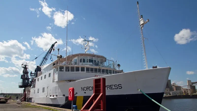 RD EXPRESS Passenger Ship IMO 7391290 photo 2
