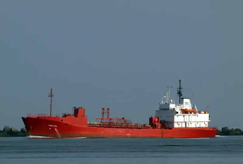 MILLENNIAL SPIRIT Tanker IMO 7392610 photo 4