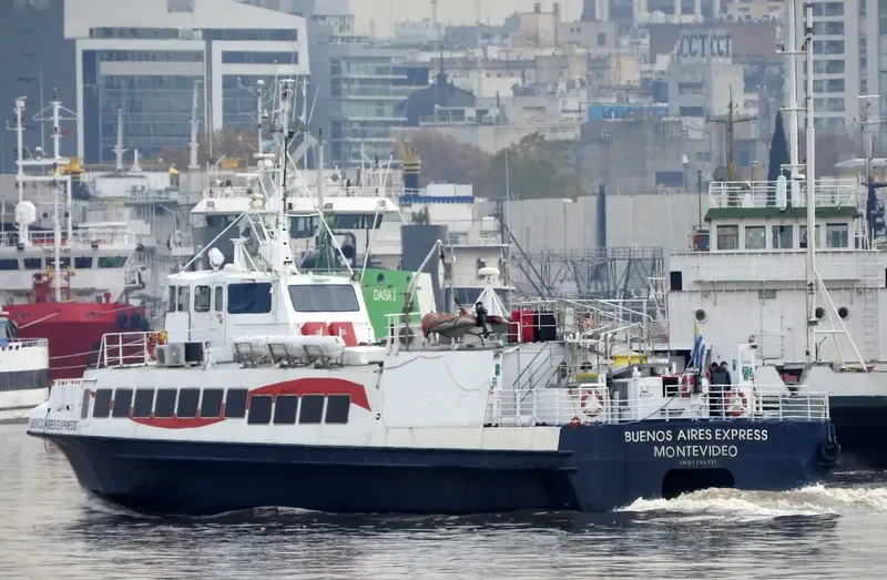BUENOS AIRES EXPRESS Passenger Ship IMO 7396381 photo 3
