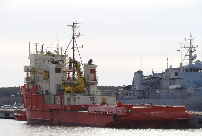 GLOMAR PATRIOT Offshore Vessel IMO 7404176 photo 8