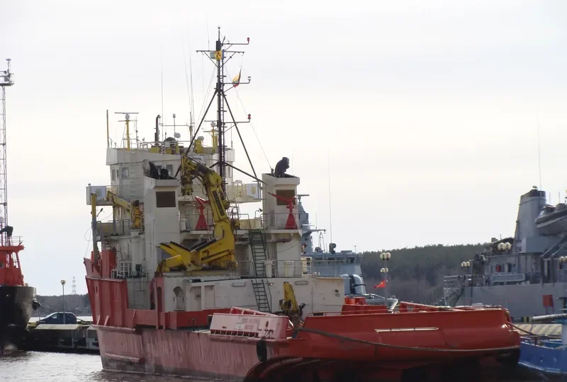GLOMAR PATRIOT Offshore Vessel IMO 7404176 photo 9