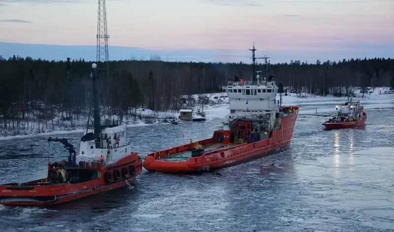 POLAR EXPLORER Offshore Vessel IMO 7415137 photo 3