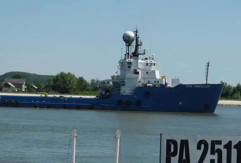 POLAR EXPLORER Offshore Vessel IMO 7415137 photo 10