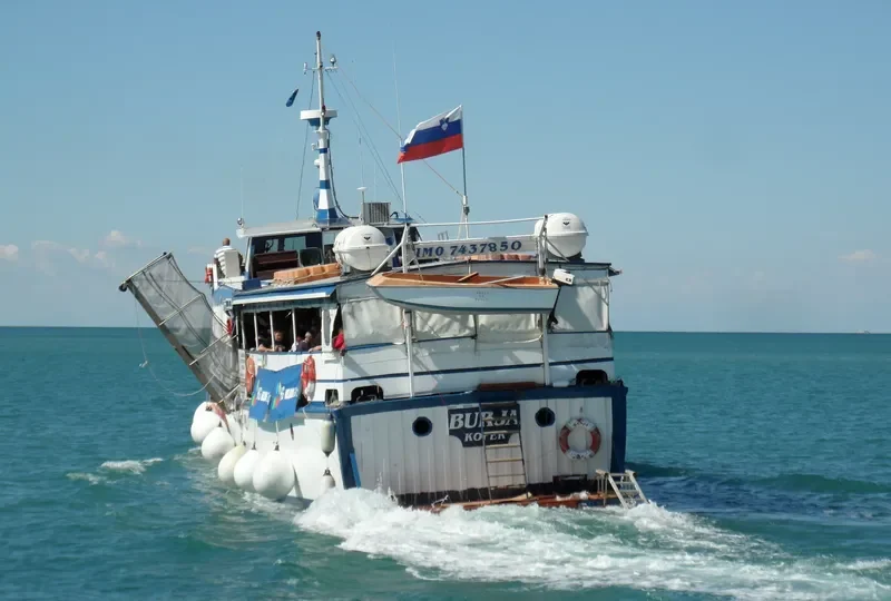 BURJA Passenger Vessel IMO 7437850 photo 7