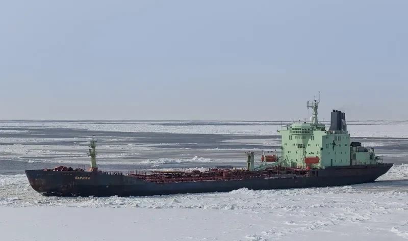 VARZUGA Tanker IMO 7500401 photo 4