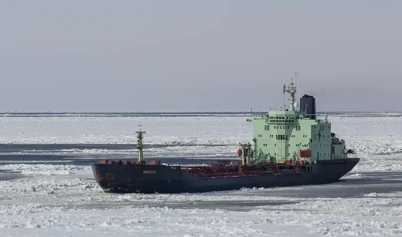 VARZUGA Tanker IMO 7500401 photo 5