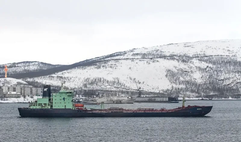 VARZUGA Tanker IMO 7500401 photo 8