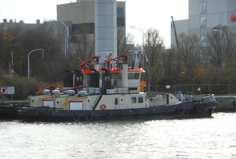 TUG 85 Tug Boat IMO 7505164 photo 3
