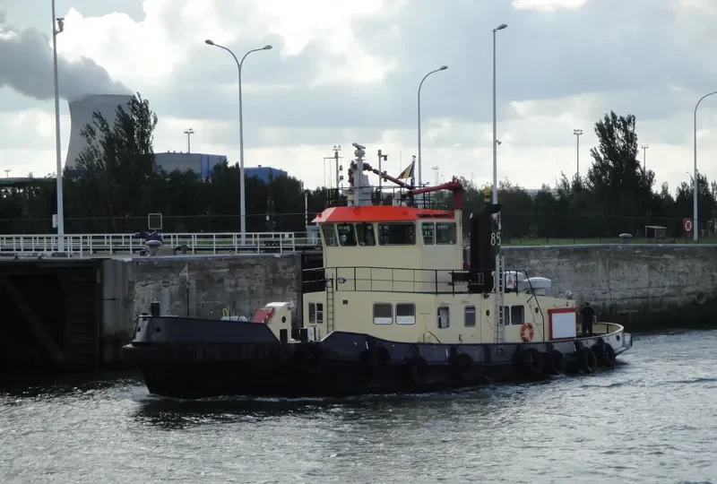 TUG 85 Tug Boat IMO 7505164 photo 7