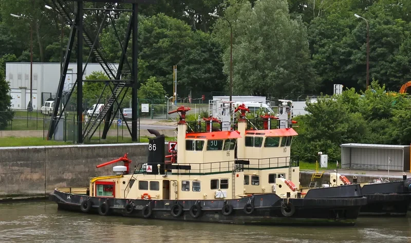 TUG 86 Tug Boat IMO 7505176 photo 5