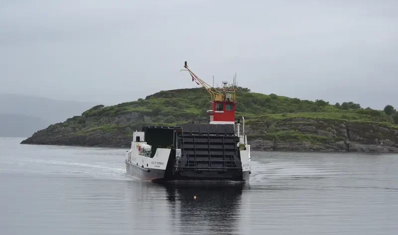 ISLE OF CUMBRAE Ro-Ro IMO 7521625 photo 2
