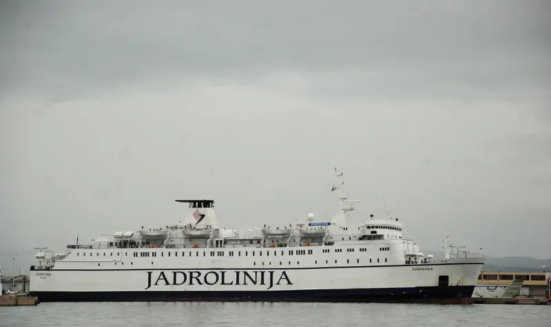 DUBROVNIK Ro-Ro IMO 7615048 photo 2