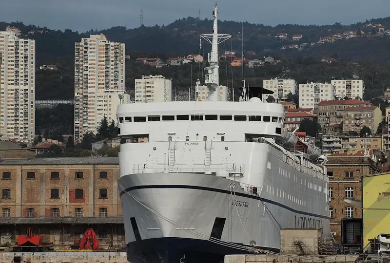 DUBROVNIK Ro-Ro IMO 7615048 photo 4