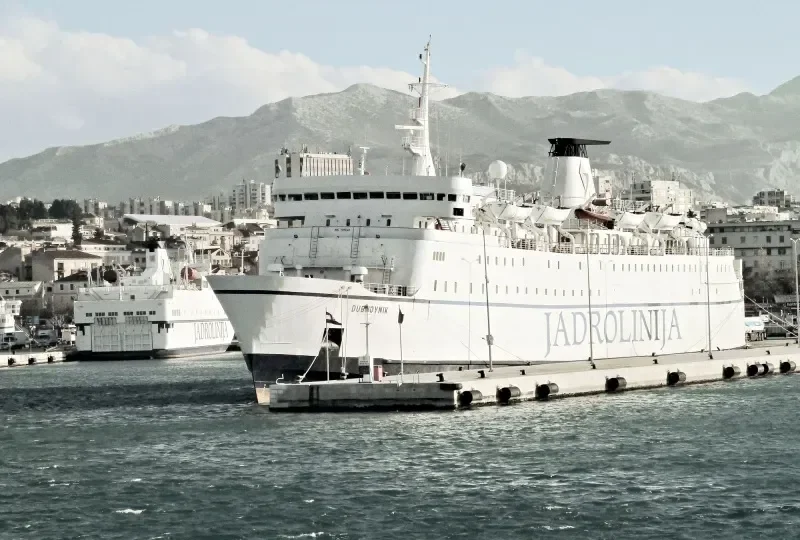 DUBROVNIK Ro-Ro IMO 7615048 photo 9