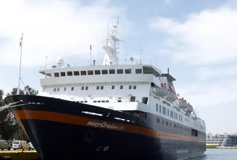 OCEAN LIFE Passenger Ship IMO 7625809 photo 4