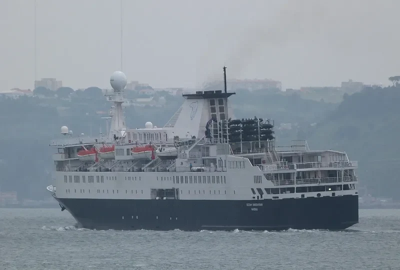 OCEAN ENDEAVOUR Passenger Ship IMO 7625811 photo 8