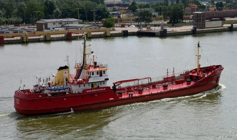 PORONIEC Tanker IMO 7641475 photo 3
