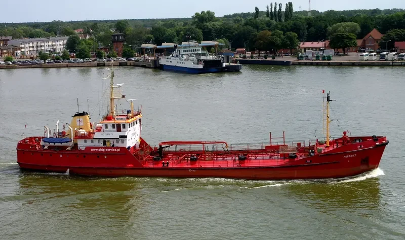 PORONIEC Tanker IMO 7641475 photo 4