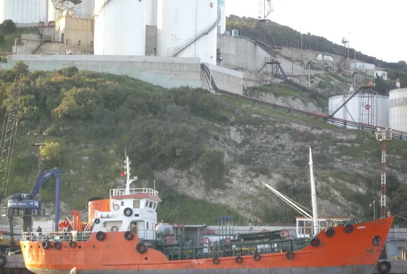 KEMERKOY 3 Tanker IMO 7642261 photo 2