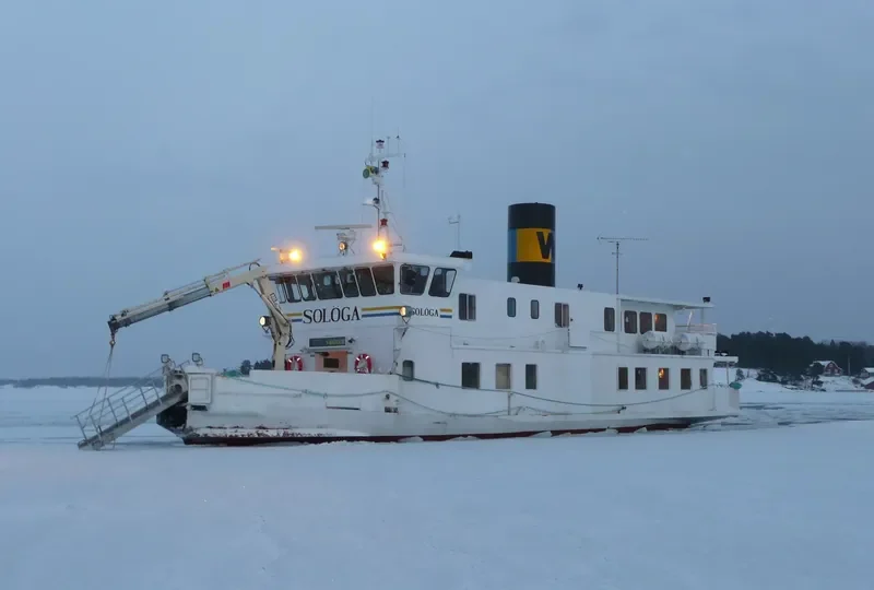 SOLOGA Passenger Ship IMO 7727322 photo 9