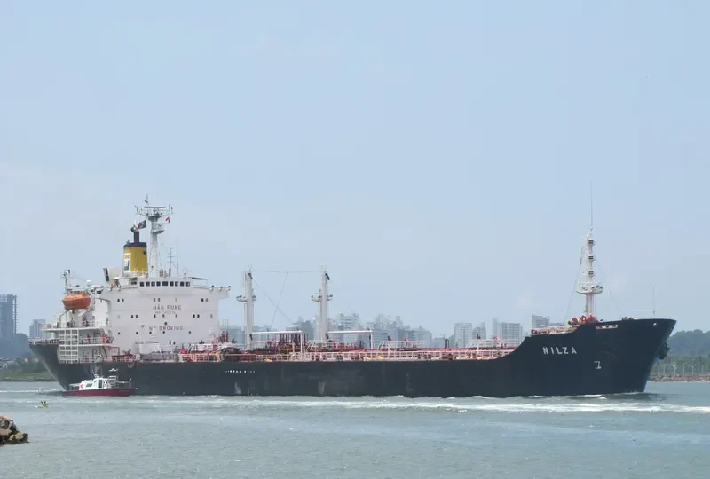 ISLA Tanker IMO 7801726 photo 3