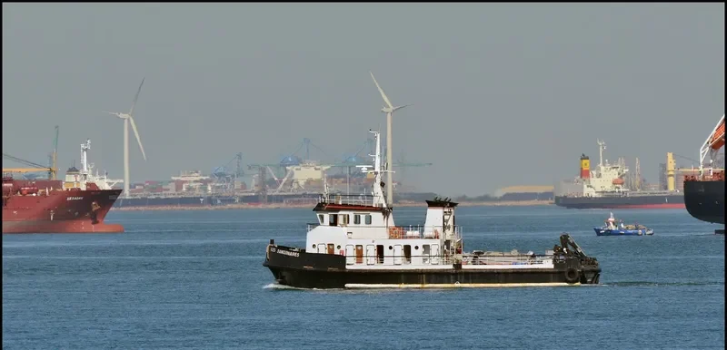ILES SANGUINAIRES Tug Boat IMO 7804819 photo 3