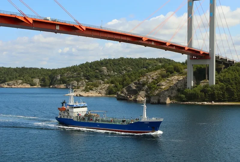 TAMINA Tanker IMO 7805150 photo 5