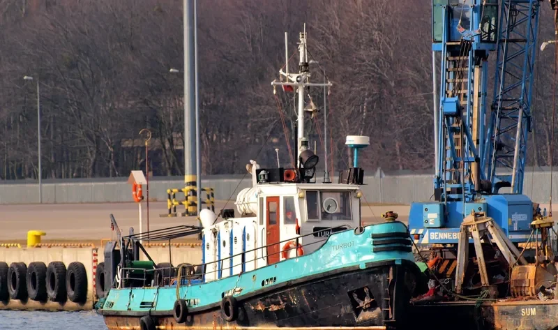 TURBOT Tug Boat IMO 7811551 photo 3