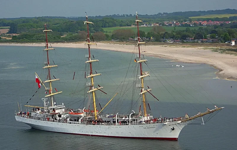 DAR MLODZIEZY General Cargo IMO 7821075