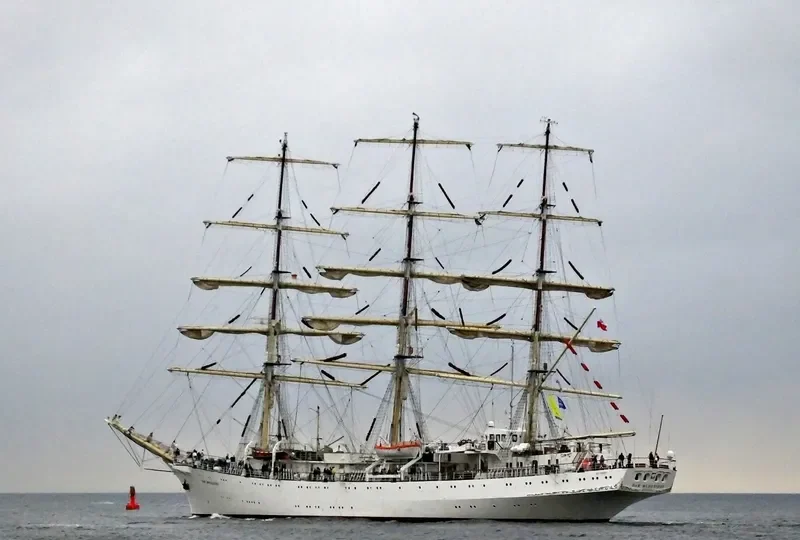DAR MLODZIEZY General Cargo IMO 7821075 photo 3