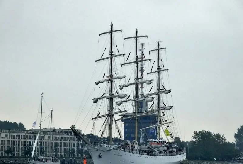 DAR MLODZIEZY General Cargo IMO 7821075 photo 5