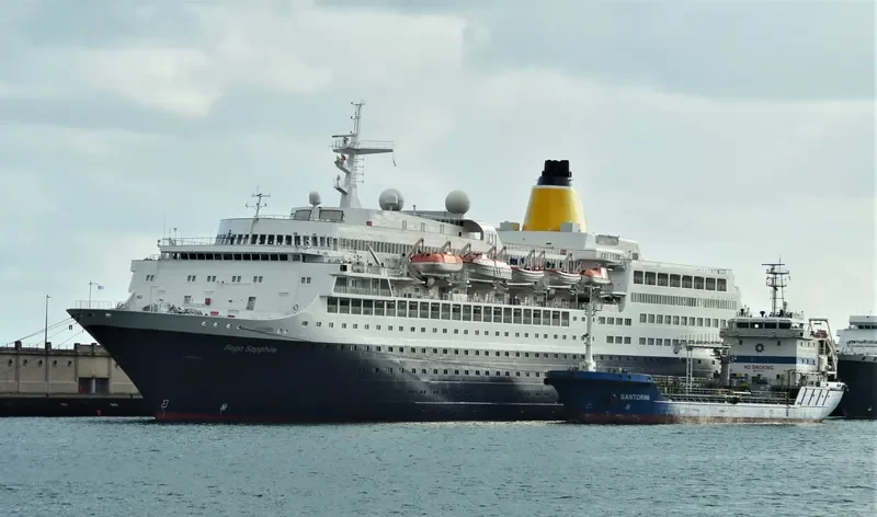 BLUE SAPPHIRE Passenger Ship IMO 7822457