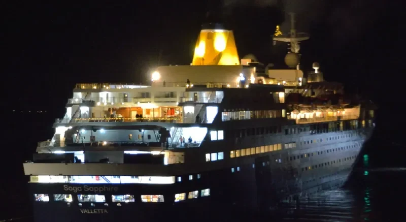 BLUE SAPPHIRE Passenger Ship IMO 7822457 photo 2