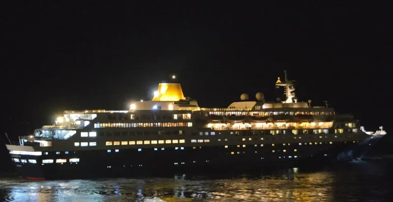 BLUE SAPPHIRE Passenger Ship IMO 7822457 photo 3