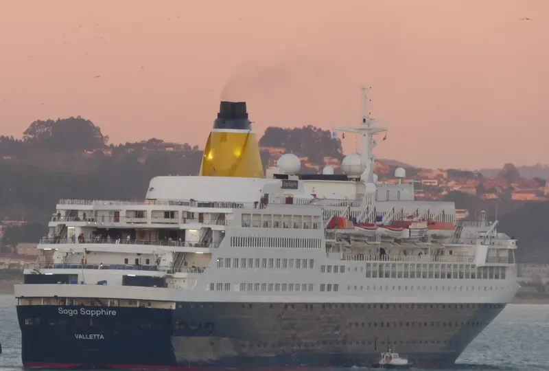BLUE SAPPHIRE Passenger Ship IMO 7822457 photo 6