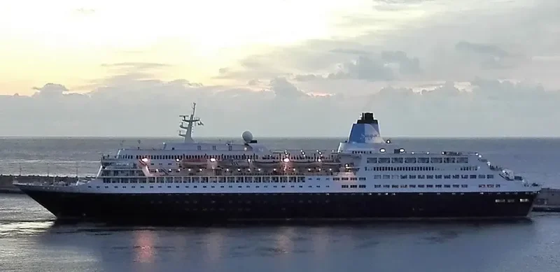 BLUE SAPPHIRE Passenger Ship IMO 7822457 photo 7