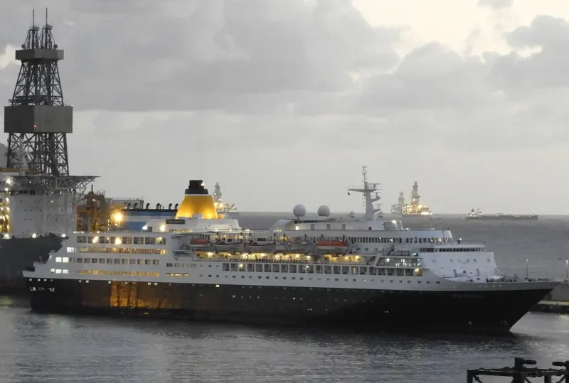 BLUE SAPPHIRE Passenger Ship IMO 7822457 photo 8