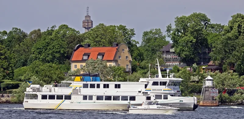 ROSLAGEN Passenger Ship IMO 7826805 photo 3