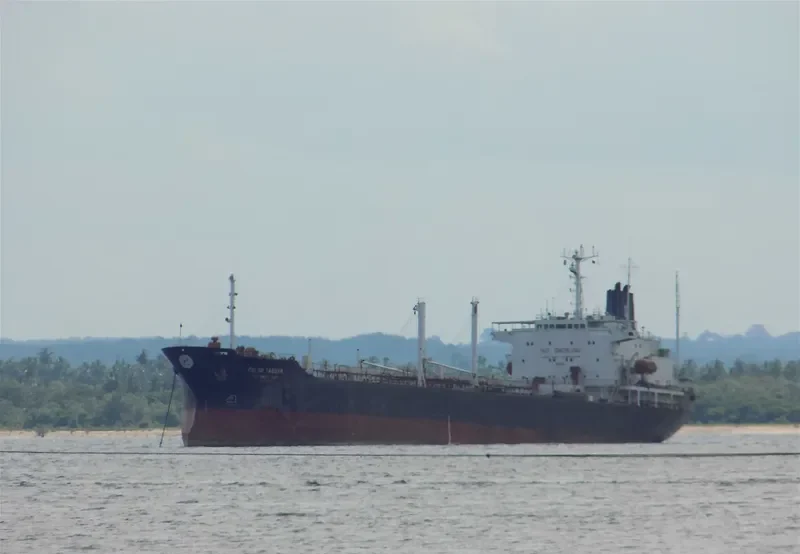 PALUH TABUAN/PERTAMINA 1019 Tanker IMO 7900168 photo 2