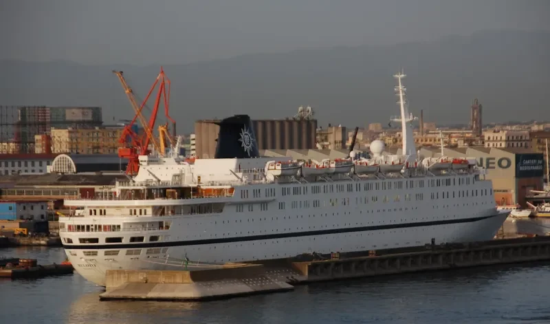 QING Passenger Ship IMO 7902295 photo 10