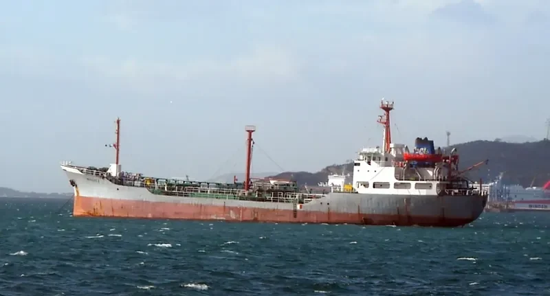 MAZAYA 6 Tanker IMO 7904231 photo 4
