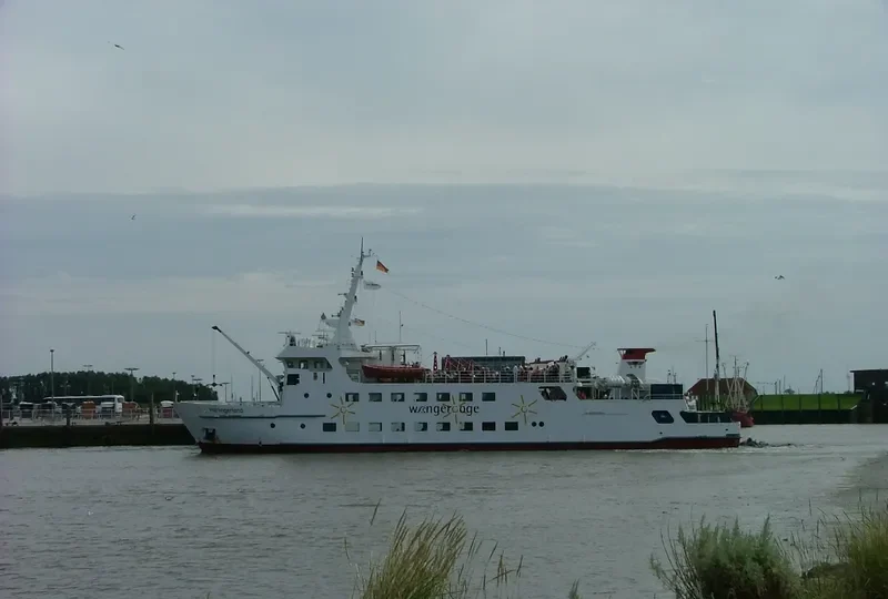HARLINGERLAND Passenger Ship IMO 7904592 photo 5