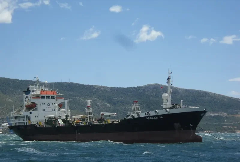 ROYAL TREASURE Tanker IMO 7910826 photo 3