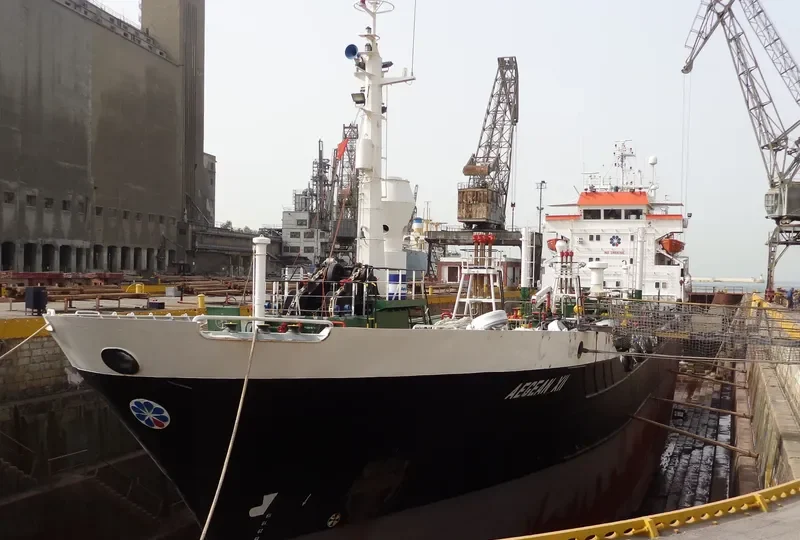 ROYAL TREASURE Tanker IMO 7910826 photo 9