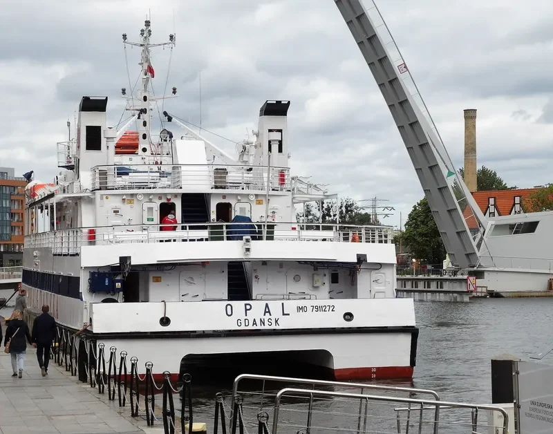 OPAL Passenger Ship IMO 7911272 photo 4