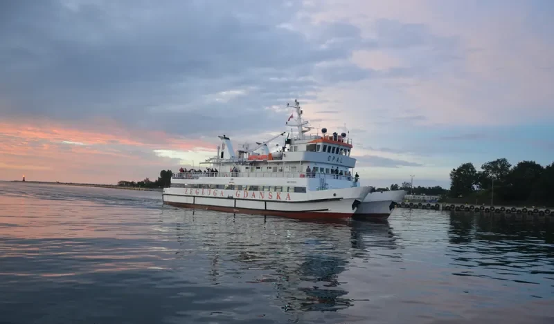 OPAL Passenger Ship IMO 7911272 photo 6