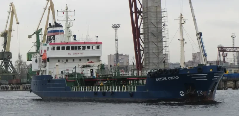 BALTIC SEAGULL Tanker IMO 7917549 photo 4