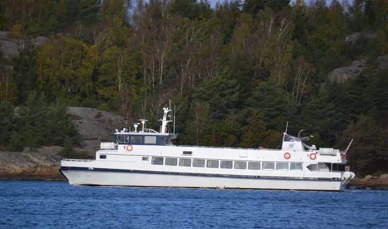 VESLEO II Passenger Ship IMO 7922867 photo 2
