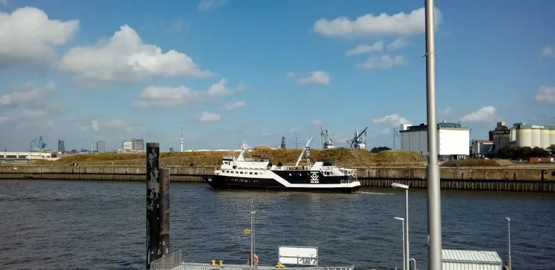 KOI Passenger Ship IMO 7928615 photo 8